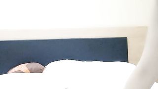 【69堂免费视频】被小哥按着头草嘴口交，揉捏大骚奶子还有水