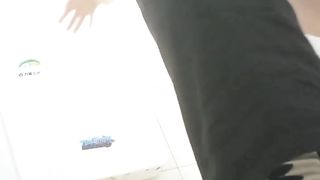 【69堂免费视频】【厕拍精品】年轻美女们上厕所，身材都很不错，粉嫩小穴喷尿很有力