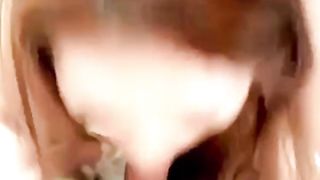 【69堂免费视频】绿帽奴找朋友操自己老婆，前后夹击让猛男内射自己老婆