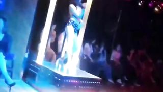 【69堂免费视频】舞厅内抠逼摸屌摩擦穿着清凉的美女好多