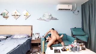 【69堂免费视频】高清拍摄甜美少妇  聊聊天沙发床上轮换着操 抬腿抽插抱着屁股骑坐 扶着腰往上顶非常耐操