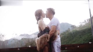 【69堂免费视频】性爱烛光晚餐_巨乳辛尤里房间内被按在床上猛操中出