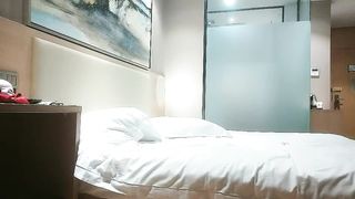 【69堂免费视频】一脸幽怨的外围小姐姐 舔腿抠穴撩拨开心 一对极品美乳 又白又大又翘 佳人如此不能辜负