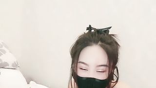 【69堂免费视频】爱操肥臀小少妇，多毛紧致骚穴，喜欢被舔呻吟娇喘，抹上润滑油，大屁股主动套弄，后入美臀小伙爽翻