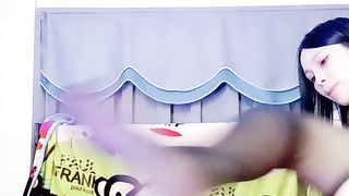 【69堂免费视频】被大鸡巴小哥征服的纹身少妇，全程露脸让小哥吃奶玩逼