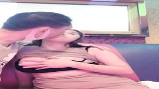 【69堂免费视频】小姐姐一对美乳_洗手间对着镜子后入_白皙风骚_淫水不断享受其中