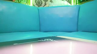 【69堂免费视频】灯红酒绿，歌声相伴，佳人纷至沓来，选中极品19岁嫩妹，美乳翘臀赶紧干