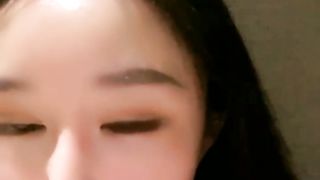 【69堂免费视频】酒店被大哥爆操，翘起屁股滴蜡，坐在椅子上操，极品美臀后入撞击，被大哥随意玩弄