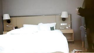 【69堂免费视频】酒店约操外围，黑丝袜极品御姐，加钟激情继续，穿上靴子爆操，怼入骚穴一顿输出