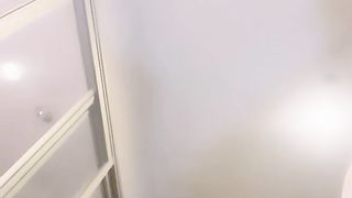 【69堂免费视频】健身小骚货，白天健身房勾搭，厕所吃屌，晚上勾搭英语老师，巨屌舔弄，第一视角后入美臀