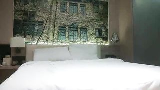 【69堂免费视频】21岁甜美外围女神  裸体相拥转圈圈  激情啪啪  过程中偷摘套 小姐姐气得够呛怒斥