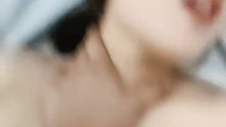 【69堂免费视频】新人甜美骚妹我摸奶子你摸我逼，翘起屁股扭动露小骚逼，特写舔屌口交硬了骑上来，边操边柔捏奶子