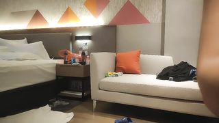 【69堂免费视频】深夜大战风骚轻熟女 ，扭动大屁股一顿蹭 ，手指阴唇阴蒂 ，开档黑丝正入抽插猛操