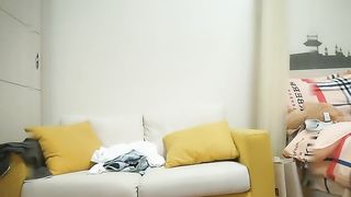 【69堂免费视频】五千元再约网红脸台湾模特无套内射拍逼留念