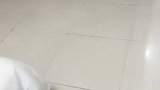 【69堂免费视频】在醉酒的表妹面前强行上了她的空姐闺蜜，剧情反差较大，由剧烈反抗到接受