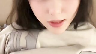 【69堂免费视频】抖音6万粉颜值小网红，榜一大哥斥巨资1v1定制福利，小妹妹掰开粉嫩小穴自慰，娇喘连连