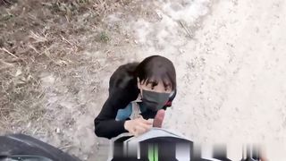 【69堂免费视频】户外vlog来啦，野战没做爽还要回酒店继续一直到喷水抽搐才能停下来