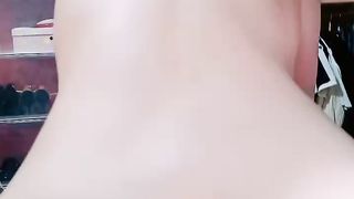 【69堂免费视频】两个超嫩美少女，白皙屁股美乳嫩穴，约了个炮友轮流操，无毛粉嫩小穴，骑乘位猛操，扶细腰后入