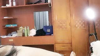 【69堂免费视频】极品尤物小女友，居家操小骚逼，吊带黑丝美腿，骑乘爆草嫩穴，搞了两炮，4小时激情不断