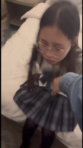 【69堂免费视频】贱母狗很爱主人想給主人生一只小狗，狗洞都被操大了