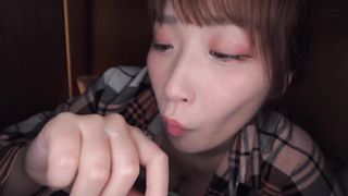 【69堂免费视频】表姐发现我手淫的时候就利用了我的弱点，每天晚上她都零距离盯着我的鸡巴……ASMR_奥娜指导我使用脏话和射精倒计时，我的鸡鸡和骄傲玩着，我一遍又一遍地射精。_2