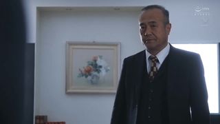 【69堂免费视频】已婚秘书在充满汗水和亲吻的总裁办公室中出性爱。_拥有猥亵L罩杯和甜美面孔的秘书出现。_庵ひめか_1