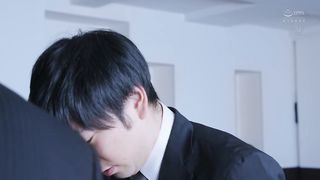 【69堂免费视频】已婚秘书在充满汗水和亲吻的总裁办公室中出性爱。_拥有猥亵L罩杯和甜美面孔的秘书出现。_庵ひめか_3