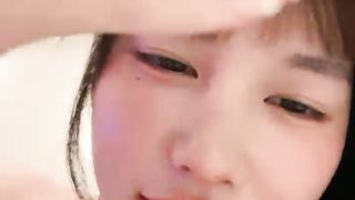 【69堂免费视频】蜜桃妹妹被男友扒下裤子，肛塞菊花，掏出JB操无毛嫩穴