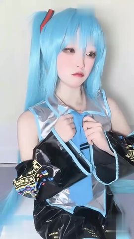 【69堂免费视频】『神探狸狸人形玩偶doll』_清纯淫荡切换只在一瞬间