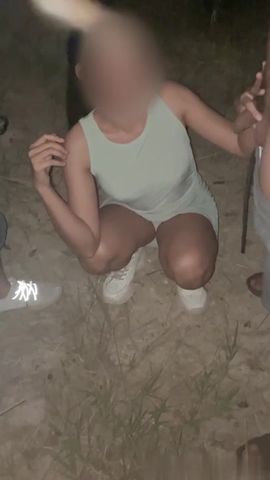 【69堂免费视频】和女友第一次尝试户外就被3P内射