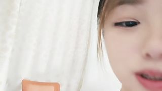 【69堂免费视频】大奶肥臀，发骚居家自慰，情趣开裆内裤，双道具震穴，猛捅小骚逼