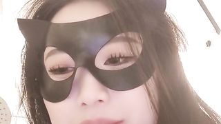 【69堂免费视频】情趣装黑丝袜，跪着埋头吃屌，张开双腿掰穴，紧致多毛骚逼