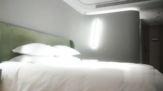 【69堂免费视频】温柔妩媚真女神，后入啪啪乳浪翻滚，精彩佳作