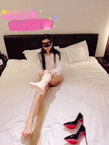 【69堂免费视频】爱穿丝袜的少妇勾引我穿着高跟鞋