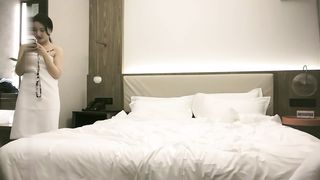 【69堂免费视频】约了个黑衣妹子啪啪_摸特写口交后入抽插大力猛操