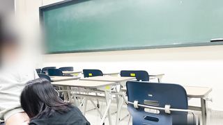 【69堂免费视频】刚下课看到没人就和女朋友直接做爱了