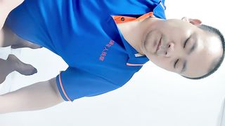 【69堂免费视频】勾搭盲人按摩男技师，包臀裙黑丝袜，掏出奶子揉捏，还吸了吸，解开裤子撸，技师想要插入