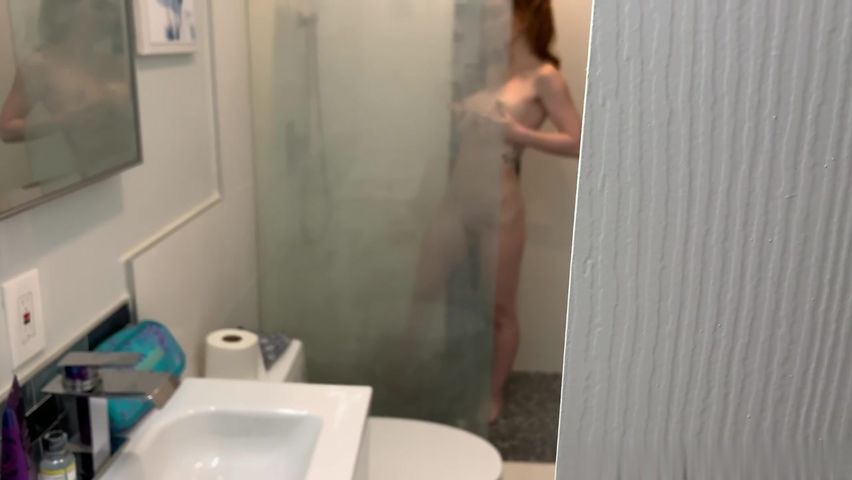 【69堂免费视频】红发美女获取肉棒