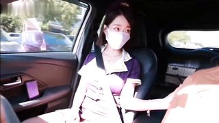 【69堂免费视频】遇到了热心的空姐帮忙带路，但没想到空姐竟是淫贱骚货