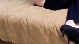 【69堂免费视频】炮友商场勾搭上的“周X福”柜姐_背着老公出来偷情_穿着工装来不及脱就和炮友开启了比试_人美气质佳爽歪歪！