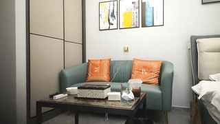 【69堂免费视频】约性感外围御姐，换上睡衣开档黑丝，翘肥臀69口交，埋头舔骚逼