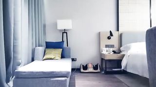 【69堂免费视频】约操网红脸美腿小姐姐_,刚整的大奶子,换上开档黑丝