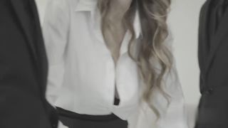 【69堂免费视频】被大吊继子发现我在偷偷手淫