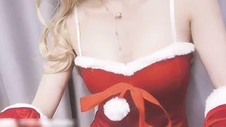 【69堂免费视频】爆操圣诞小妹美乳口交小嫩穴