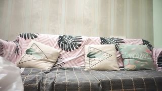 【69堂免费视频】约操良家骚人妻，撩起衣服大奶一顿揉，大长腿炮架子，屌太大搞得受不了