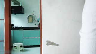 【69堂午夜视频】新人，趁着孩子去幼儿园了，从厨房干到床上，良家玩得就是刺激