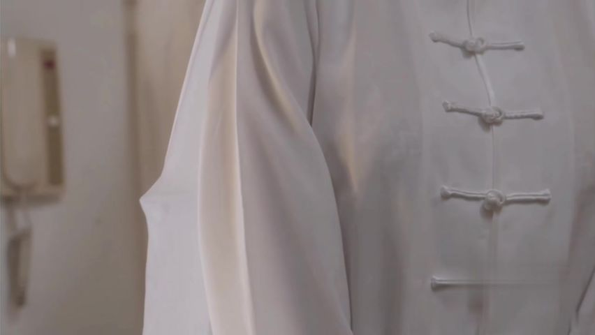 【69堂午夜视频】未亡人在灵堂偷情 遗照前被猛干骚逼