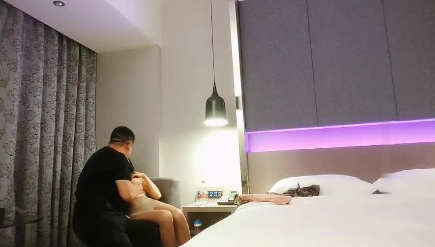 【69堂午夜视频】调情聊天还得看老将出马，骚浪投入好似情人幽会真刺激