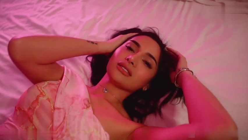 【69堂午夜视频】阿拉丁公主真人版超美顏吃屌又騷動美臀討插