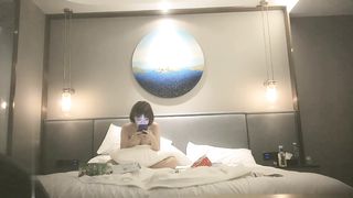 【69堂午夜视频】两个00后嫩妹双飞啪啪，短发大奶抬腿侧入猛操